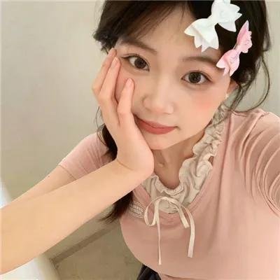 娇憨女郎